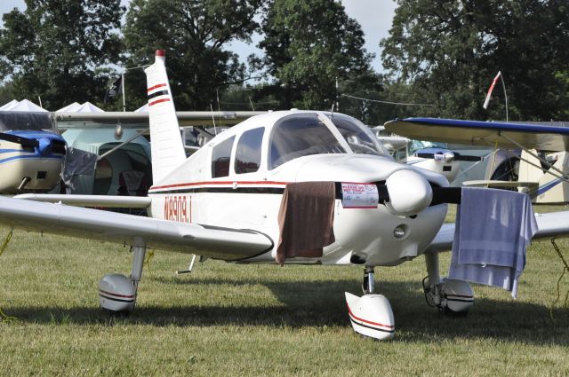 Piper Cherokee (N8909J)