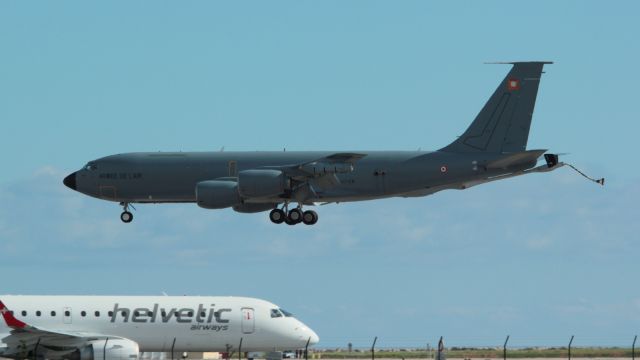 Boeing C-135B Stratolifter (N470)