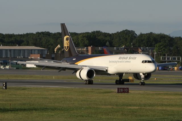 Boeing 757-200 (N469UP) - August 7, 2010 - landed Albany, NY