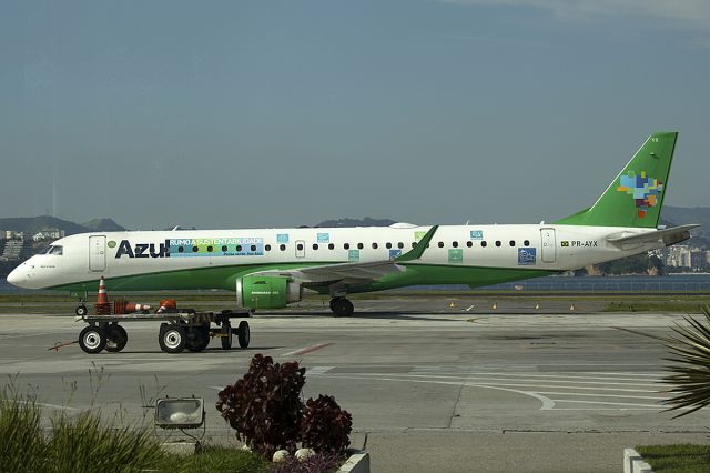 Embraer ERJ-190 (PR-AYX)