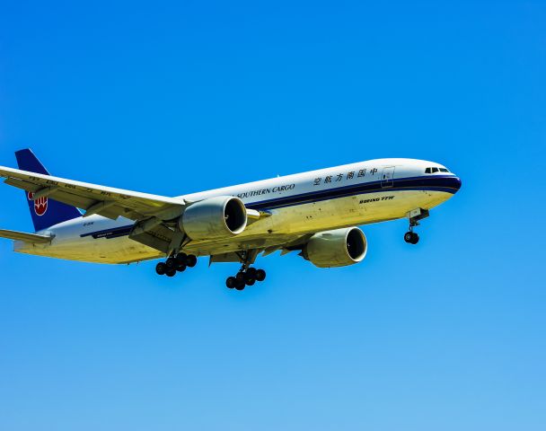 Boeing 777-200 (B-2041)