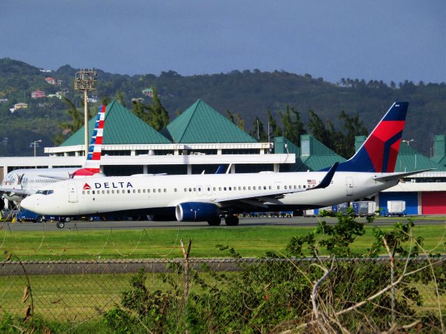 Boeing 737-900 (N811DZ)