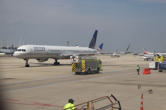 BOEING 757-300 (N77865) - 9/11/19 UAL inbound to Concourse B passing CFD Squad 7 and 7A