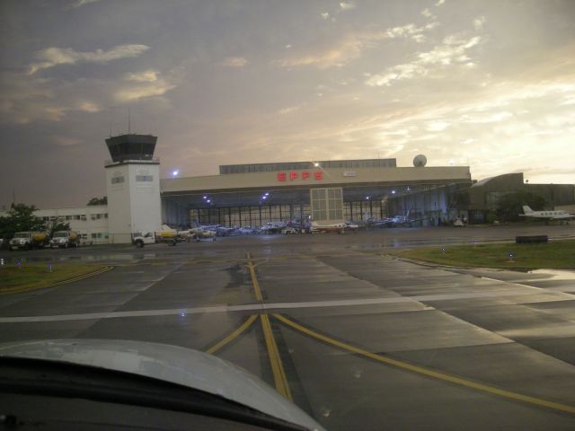 Piper Navajo (N72MS) - Taxiing into Epps Aviation from KISM