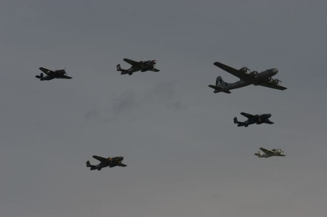 — — - B-29, B-25's and TBM's Fly-Over EAA