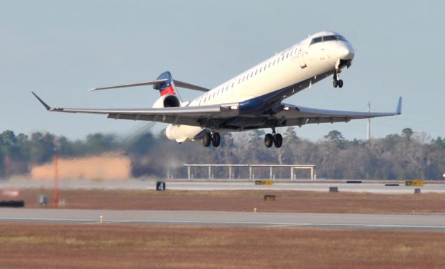 Canadair Regional Jet CRJ-900 (N147PQ)