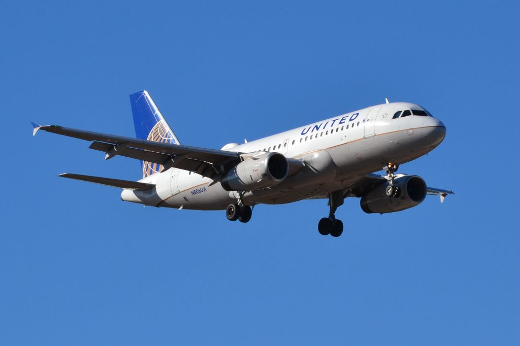 Airbus A319 (N806UA) - on final at KCLT - 10/24/18