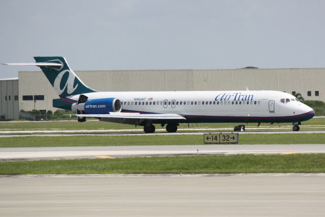 Boeing 717-200 (N982AT) - AirTran Flight 296 (N982AT) arrives at Sarasota-Bradenton International Airport following a flight from Hartsfield-Jackson Atlanta International Airport