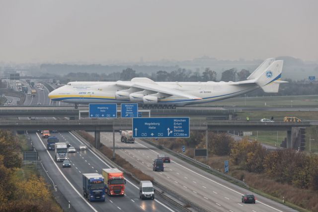 Antonov An-225 Mriya (UR-82060) - 10th november 2016 - the largest aircraft of the world jused one of the legendary twy-bridge of Leipzig(germany). the weather was not so fine...