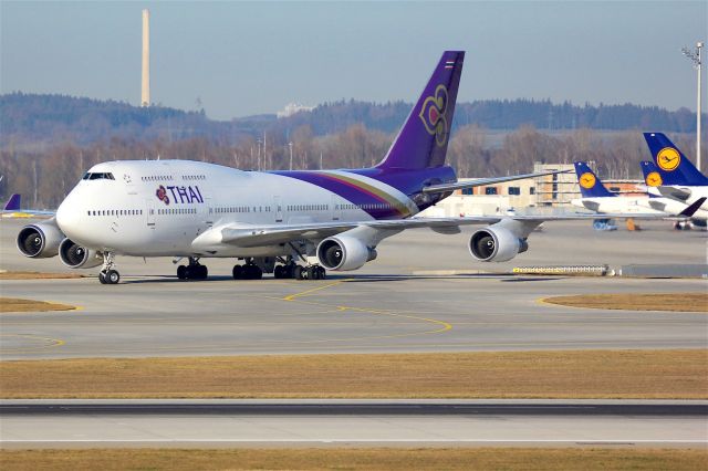 Boeing 747-400 (HS-TGY)