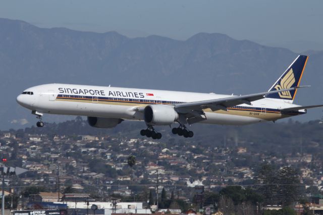 BOEING 777-300ER (9V-SWM)