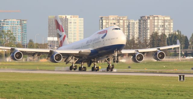 Boeing 747-400 (G-BNLV) - British Airways Speedbird 5VY Boeing 747-436 sunset arrival at YVR 26R from LHR