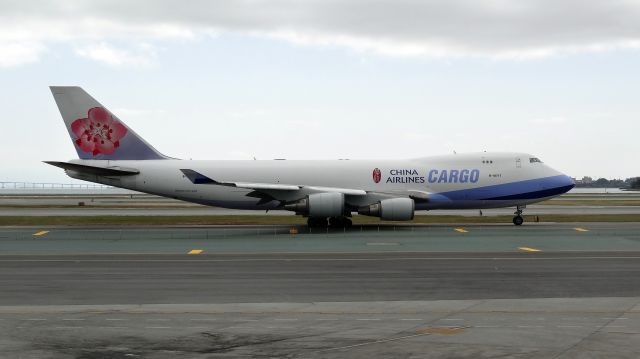 Boeing 747-400 (B-18717)