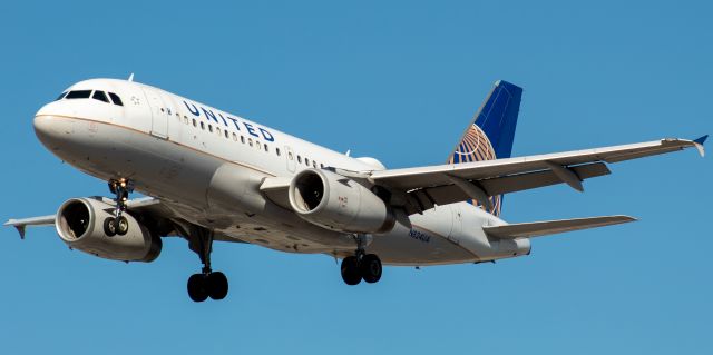 Airbus A319 (N824UA) - United Airlines Airbus 319-131 arriving from Chicago O'Hare landing on runway 29 at Newark on 9/4/21.