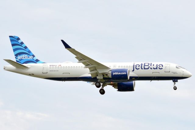 Airbus A220-300 (N3044J) - JetBlue 6120 from Jacksonville Cecil Field this is the 3rd Airbus A220-300 to be delivered to JetBlue 