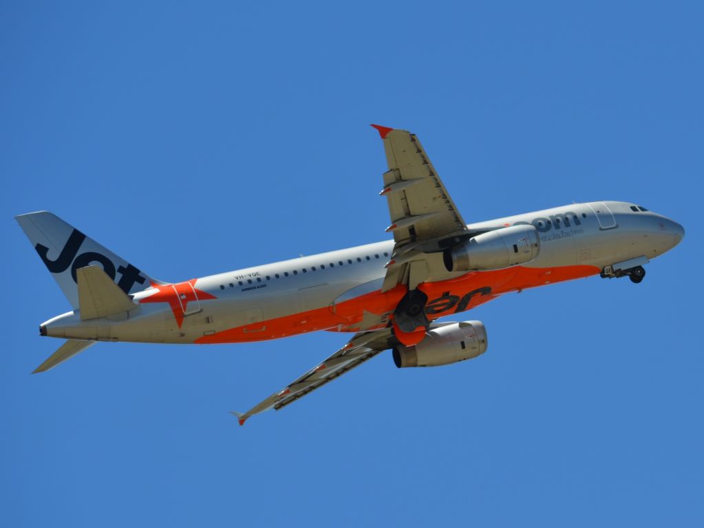 Airbus A320 (VH-VQE) - Getting airborne off runway 23. Wednesday 4th January 2012.