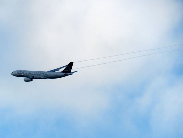 Airbus A330-200 (N278AV)