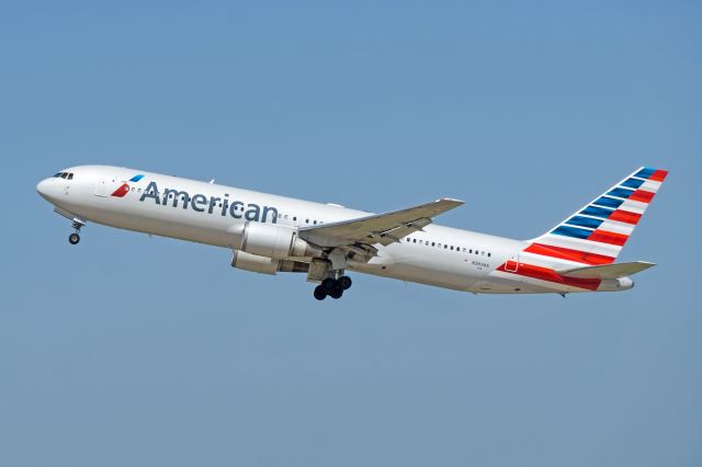 BOEING 767-300 (N369AA)