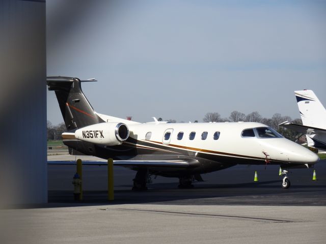 Embraer Phenom 300 (N351FX)