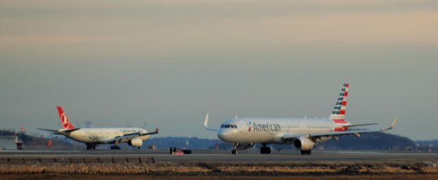 Airbus A321 (N148AN)
