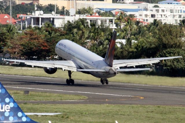 BOEING 767-300 (N657DL)