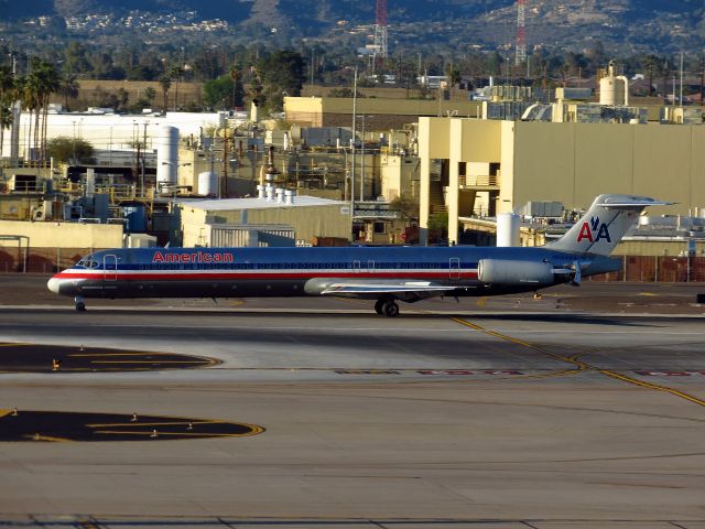 McDonnell Douglas MD-82 (N584AA)