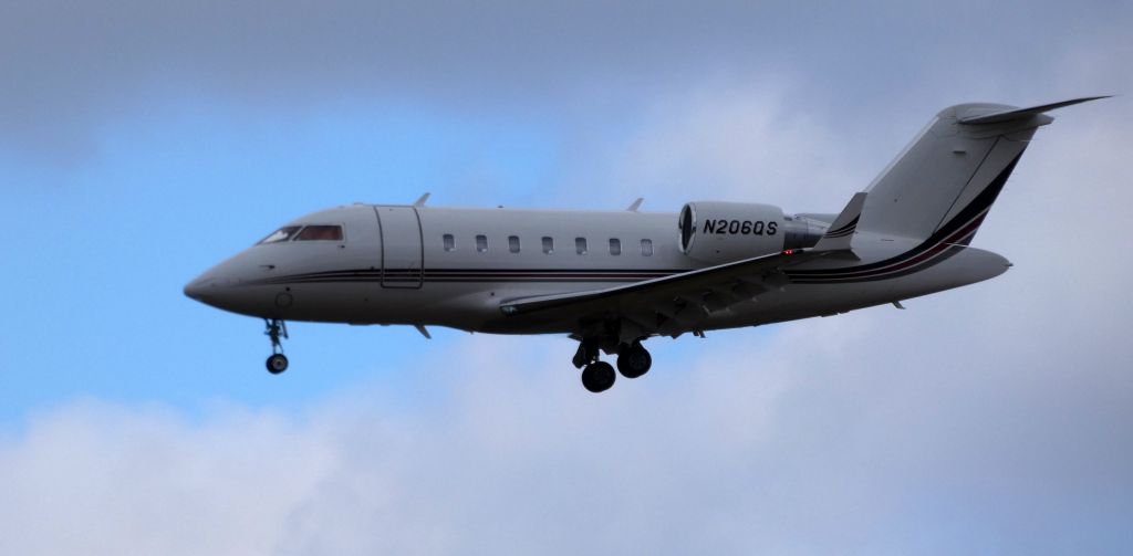 Canadair Challenger (N206QS) - On final is this 2015 Bombardier Canadair Challenger 650 in the Winter of 2020.