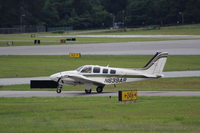 Beechcraft Baron (58) (N639AR) - Taxiing 