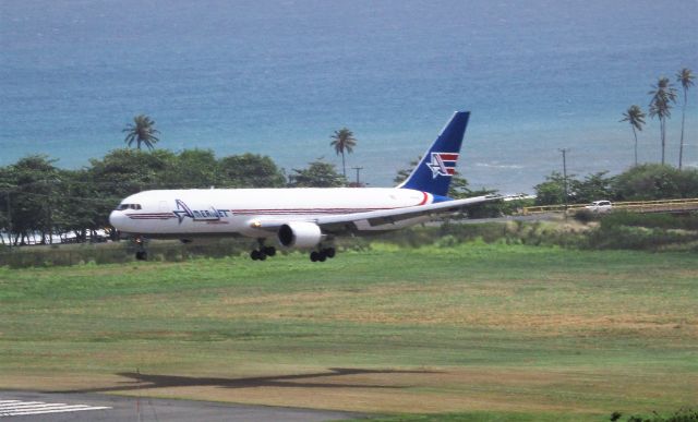 BOEING 767-300 (N319CM)