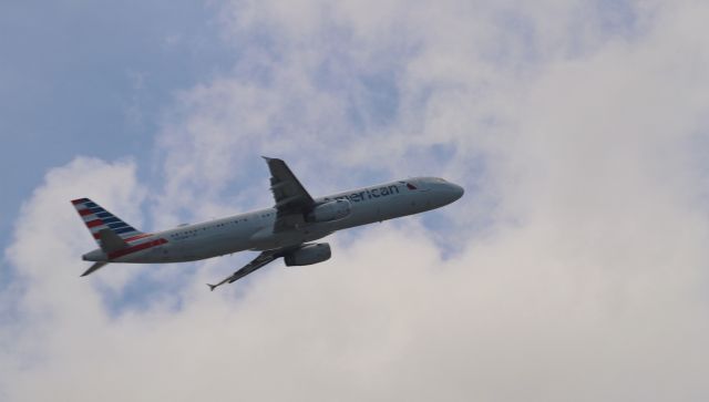 Airbus A321 (N538UW) - 8/20/22 departing Rwy 8R
