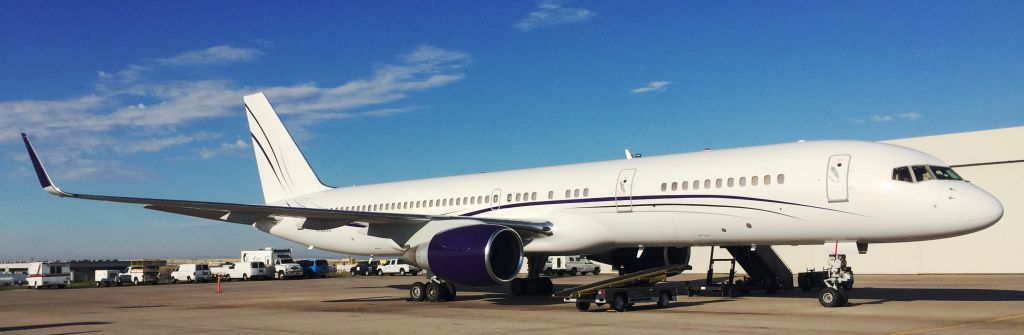 Boeing 757-200 (N758SS) - New plane for the Colorado Rockies.