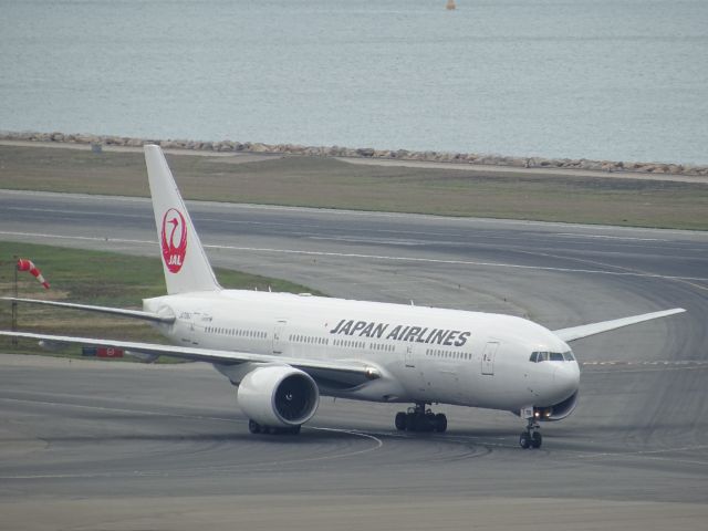 Boeing 777-200 (JA706J)
