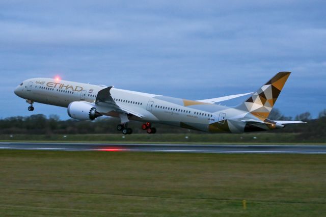 BOEING 787-10 Dreamliner (A6-BMD) - ETD16 off back home to AUH, taking off at about sunrise which doesn't do much to help on a cloudy morning.