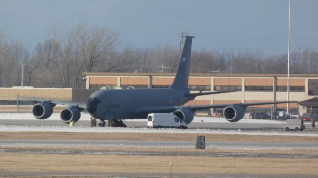 Boeing C-135FR Stratotanker (63-8044) - BISON44 Unloading