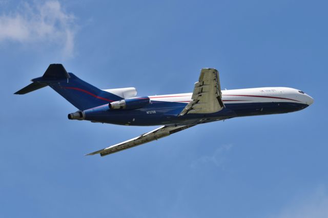 BOEING 727-200 (N727US) - 06-02-22 Climbing out off of Runway 32.