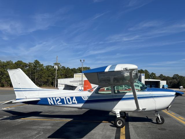 Cessna Skyhawk (N12704)
