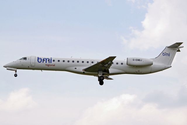 Embraer ERJ-145 (G-EMBJ)