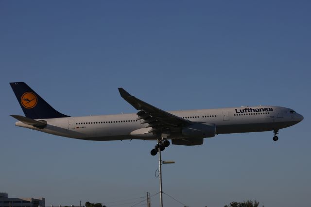 Airbus A330-300 (D-AIKJ)