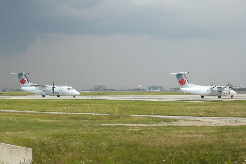 de Havilland Dash 8-400 (C-GONO)