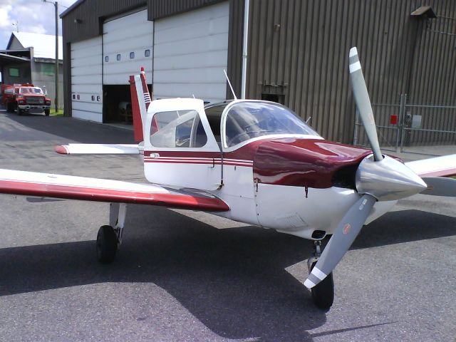 Piper Cherokee (N8537W)