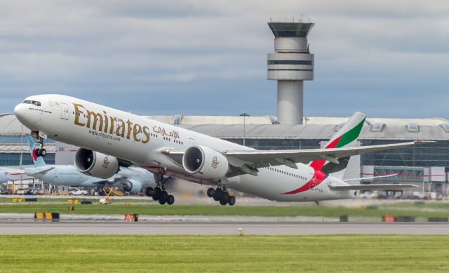 BOEING 777-300ER (A6-ETM) - Due to the Covid 'pandemic' Emirates are down to 3 flights a week to YYZ now using 777's. July sees the return of the 5x weekly A380's