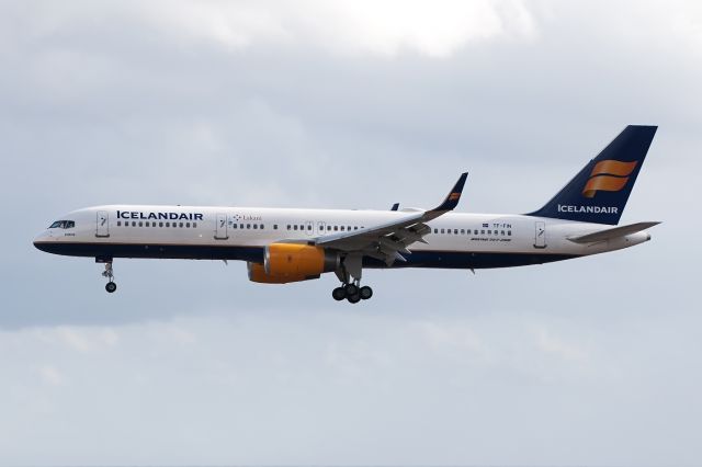 Boeing 757-200 (TF-FIN)