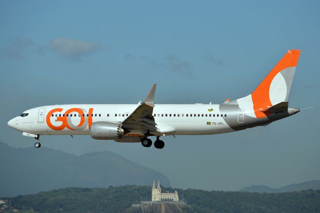 Boeing 737-700 (PS-GPL)
