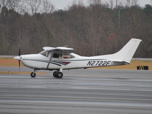 Cessna Skyhawk (N2722F) - Arriving at KJQF for the Belk Bowl (UGA vs. Louisville) - 12/30/14