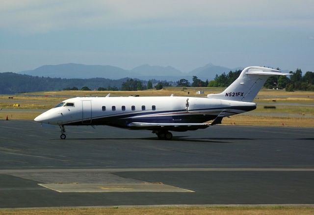 Bombardier Challenger 300 (N521FX)