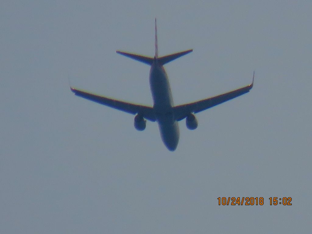 Boeing 737-800 (N907NN) - American Airlines on a maintenance flight over Southeastern Kansas performing a stall test. I think anyways. It was down to 150 mph then they put the power to it. Sounded great. 