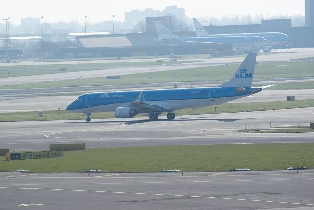 PH-EZC — - KLM Cityhopper EMB195 cn250