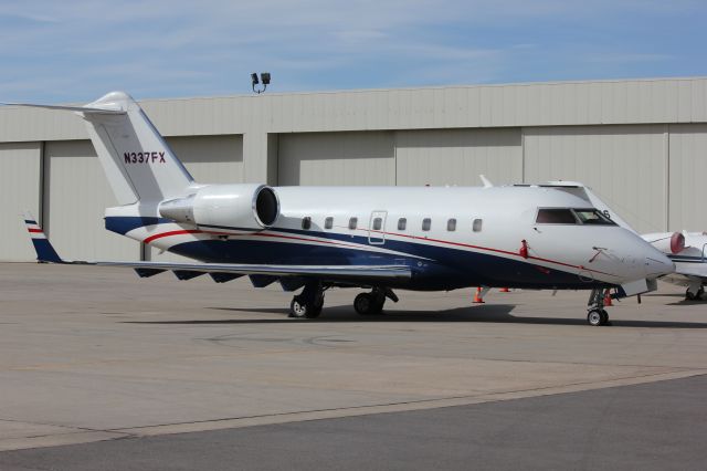 Canadair Challenger (N337FX)