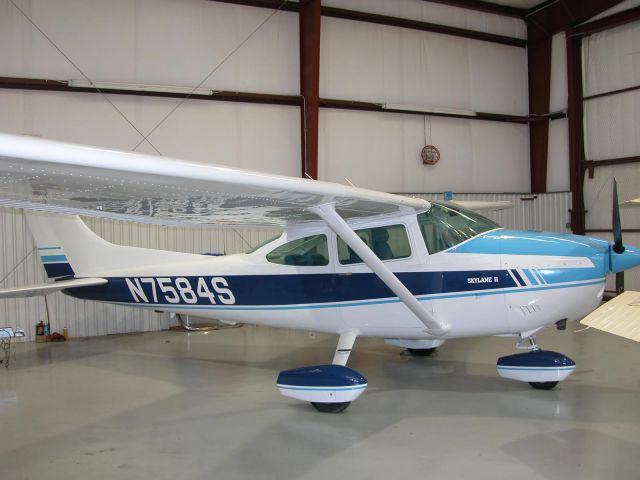 Cessna Skylane (N7584S) - 1977 Cessna 182Q