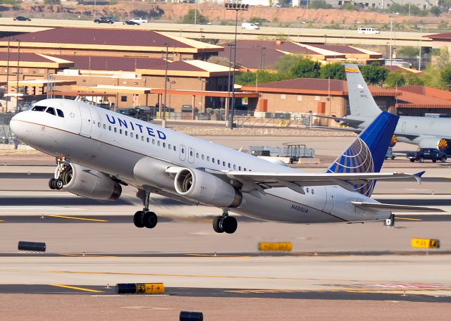Airbus A320 (N488UA)